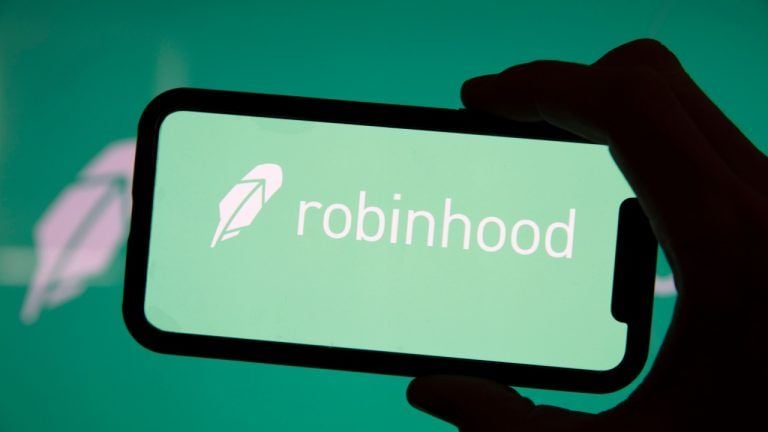 robinhood-expands-into-asia-with-planned-singapore-launch-in-2025-768x432-1